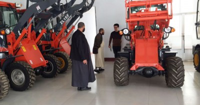 Saudi Arabia customers Visit Honyuan factory and negotiate wheel loader business