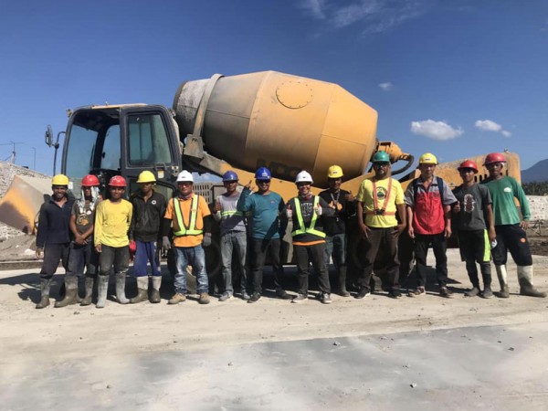 Honghyuan Self loading concrete mixer work at Mauritius job site.
